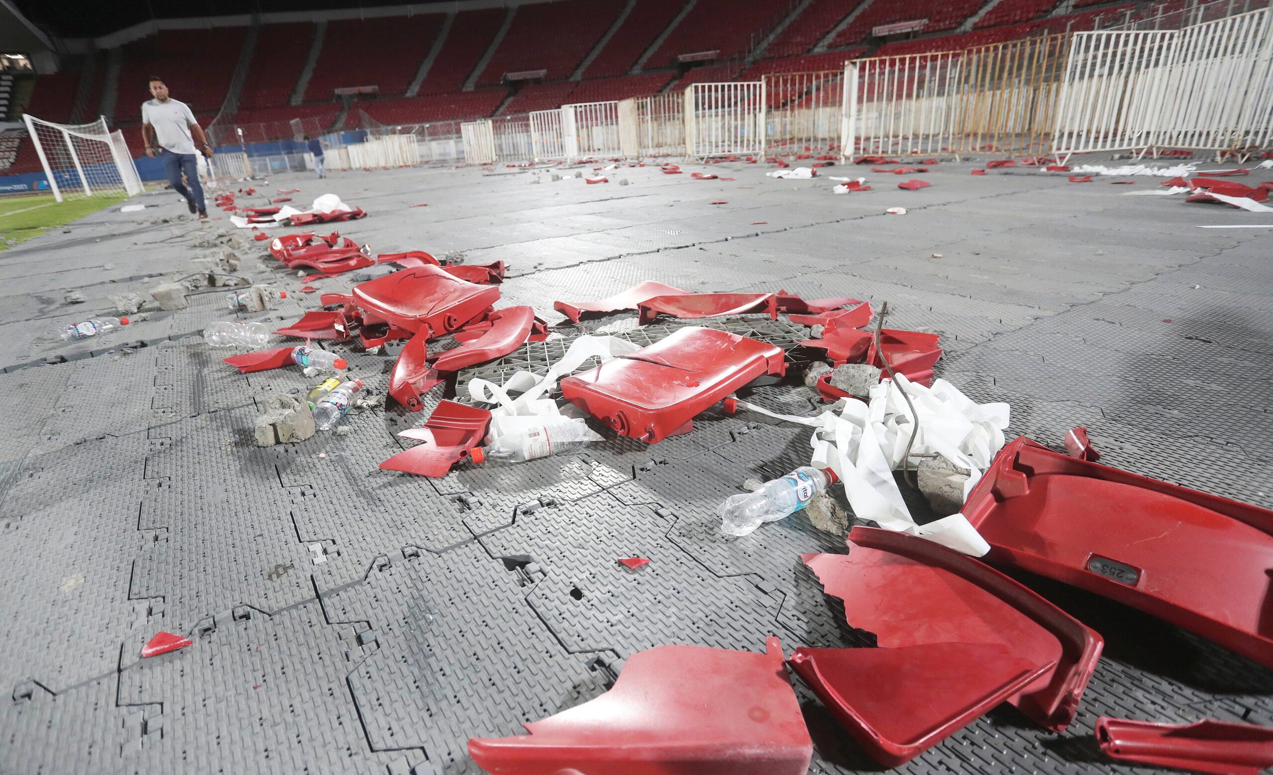 Parte de los destrozos del Estadio Nacional tras la Supercopa. Foto: Agencia Uno.